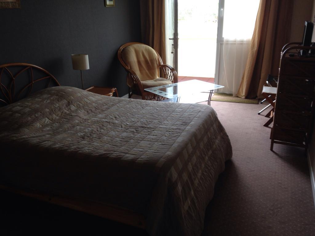 Hotel L'Epicurien Saint-Nicolas-de-Port Habitación foto