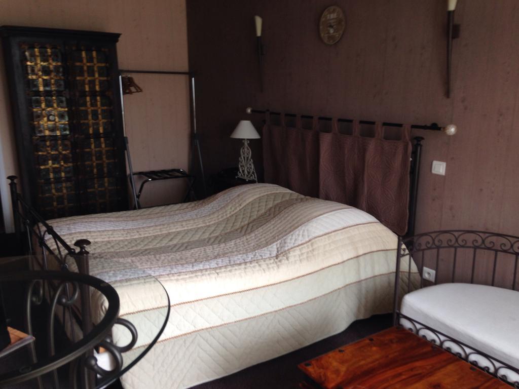 Hotel L'Epicurien Saint-Nicolas-de-Port Habitación foto